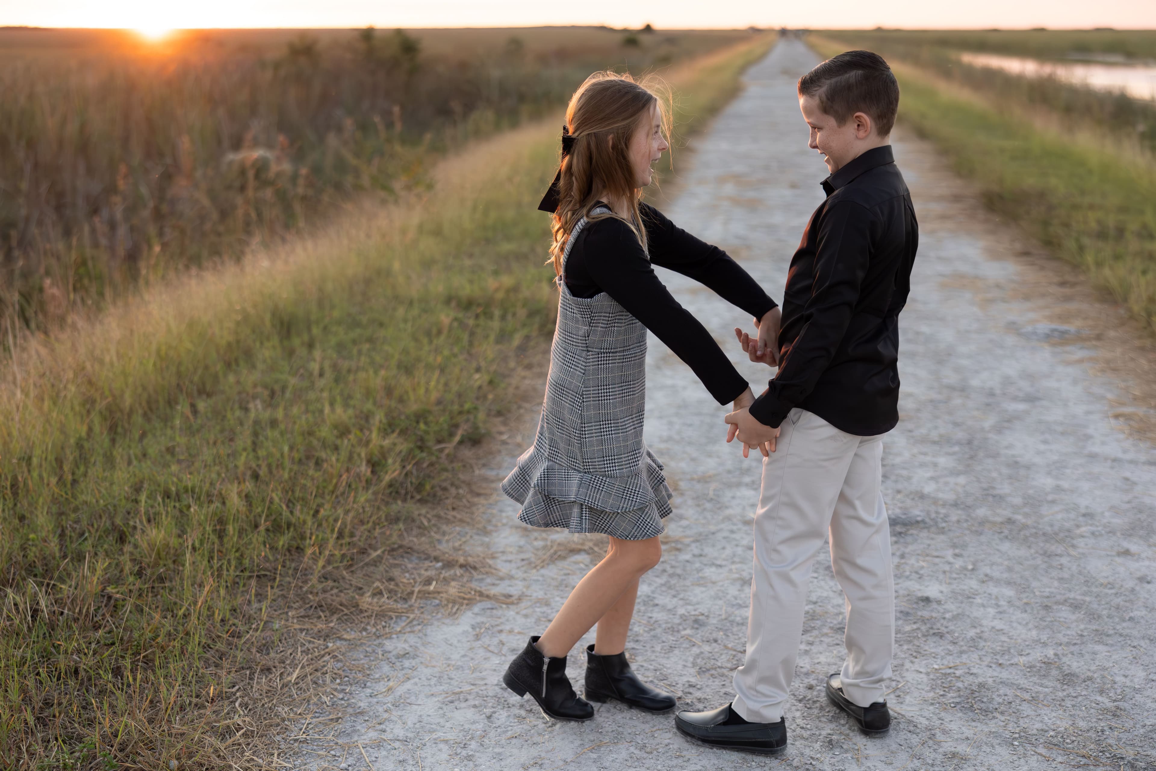 Siblings outdoor photo session